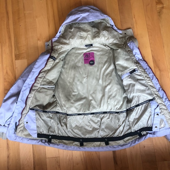 Snowboard / Ski Jacket - Picture 3 of 6